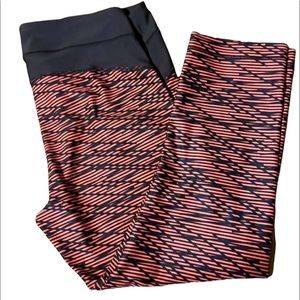 UNDER ARMOR WOMENS SIZE: SMALL PEACH BLACK ATHLETIC YOGA WEAR CASUAL LEGGINGS